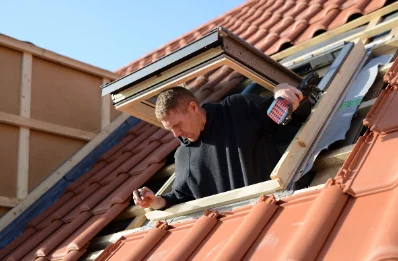 Pose de fenêtres de toit Velux à la Roquille
